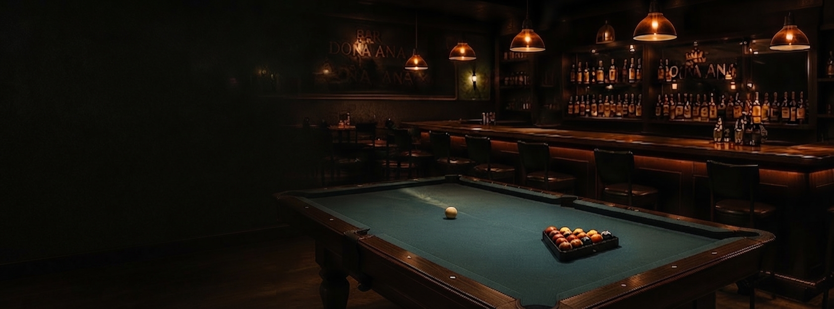 Bar Doña Ana, ambiente nocturno y mesa de billar